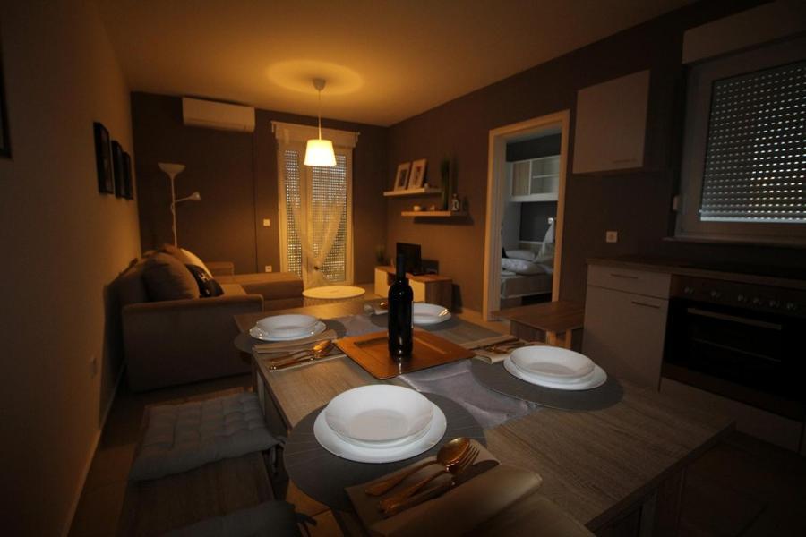 Apartments "Sun-Mauro" - Suitable For Groups Of People Novalja Exterior foto