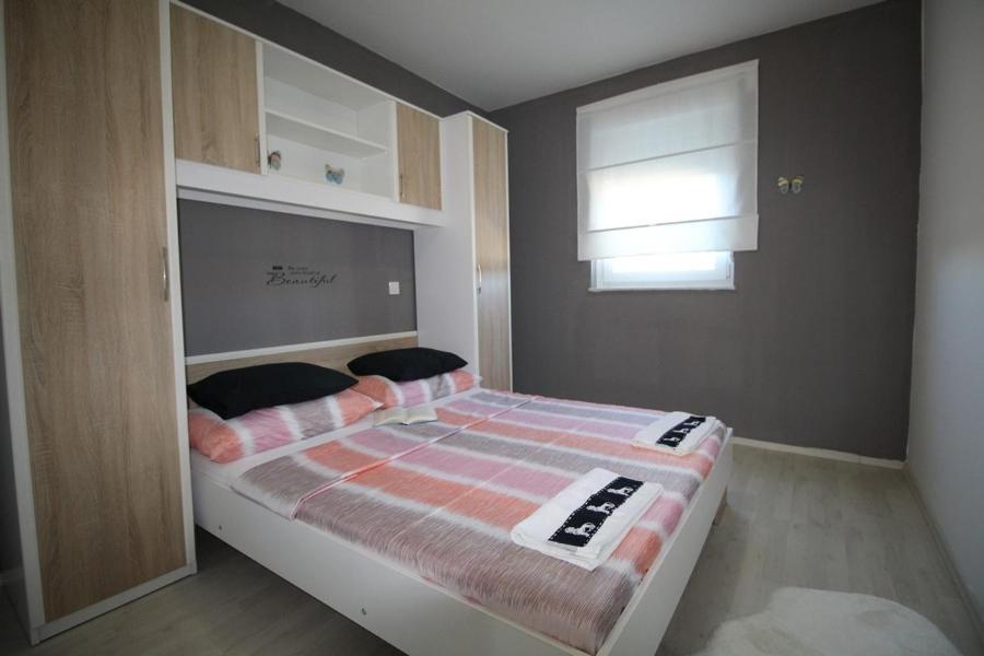 Apartments "Sun-Mauro" - Suitable For Groups Of People Novalja Exterior foto