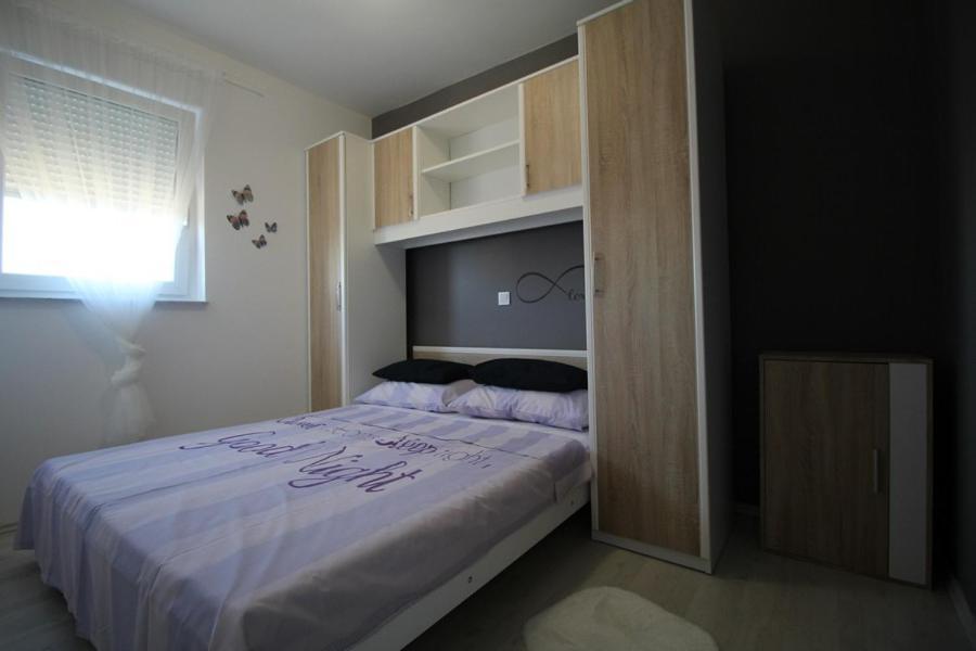Apartments "Sun-Mauro" - Suitable For Groups Of People Novalja Exterior foto