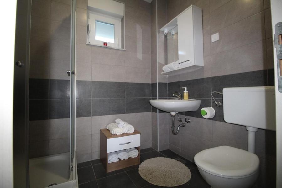 Apartments "Sun-Mauro" - Suitable For Groups Of People Novalja Exterior foto