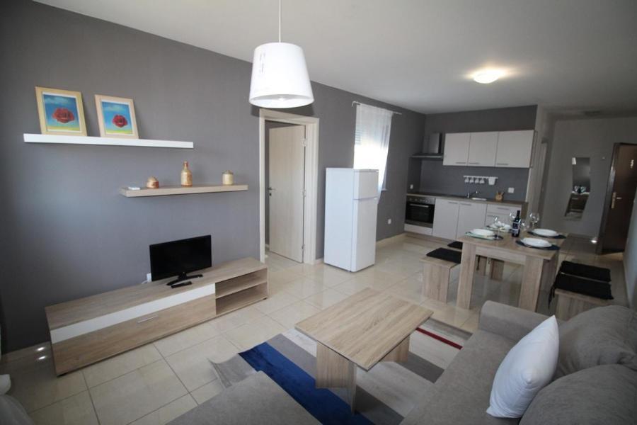 Apartments "Sun-Mauro" - Suitable For Groups Of People Novalja Exterior foto