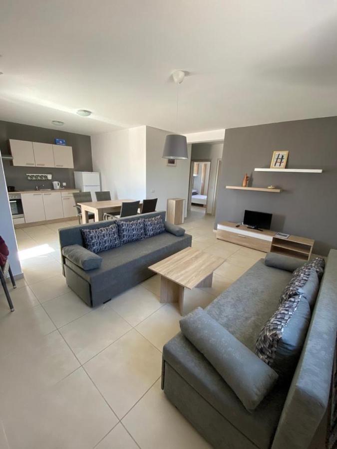 Apartments "Sun-Mauro" - Suitable For Groups Of People Novalja Exterior foto
