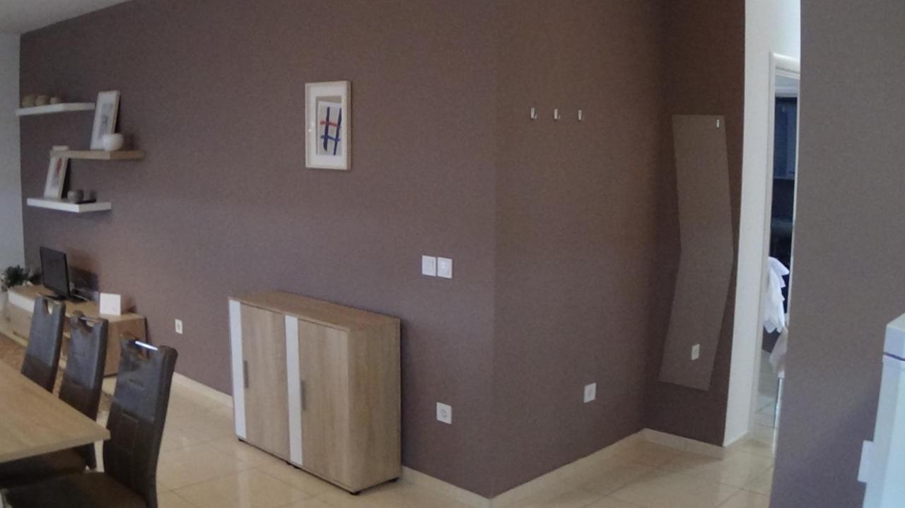 Apartments "Sun-Mauro" - Suitable For Groups Of People Novalja Exterior foto