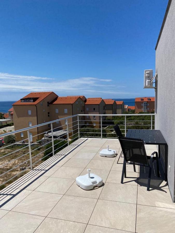 Apartments "Sun-Mauro" - Suitable For Groups Of People Novalja Exterior foto
