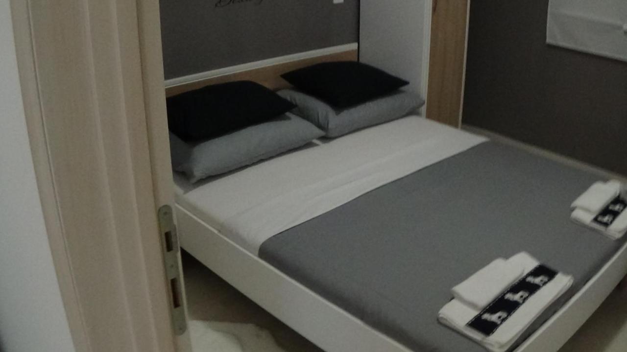 Apartments "Sun-Mauro" - Suitable For Groups Of People Novalja Exterior foto