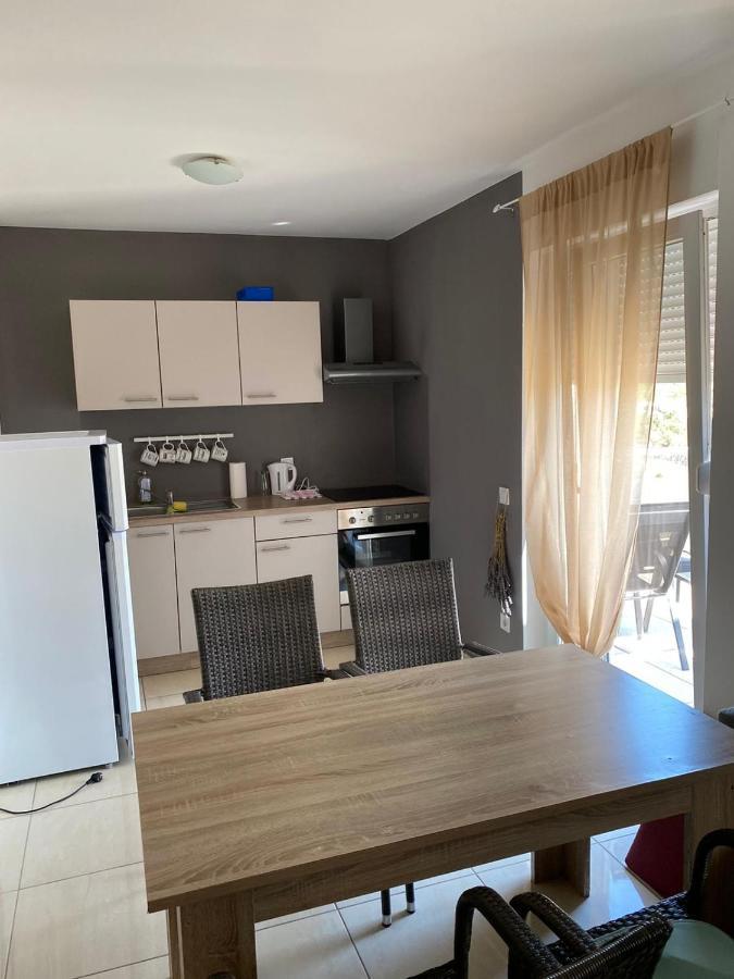 Apartments "Sun-Mauro" - Suitable For Groups Of People Novalja Exterior foto