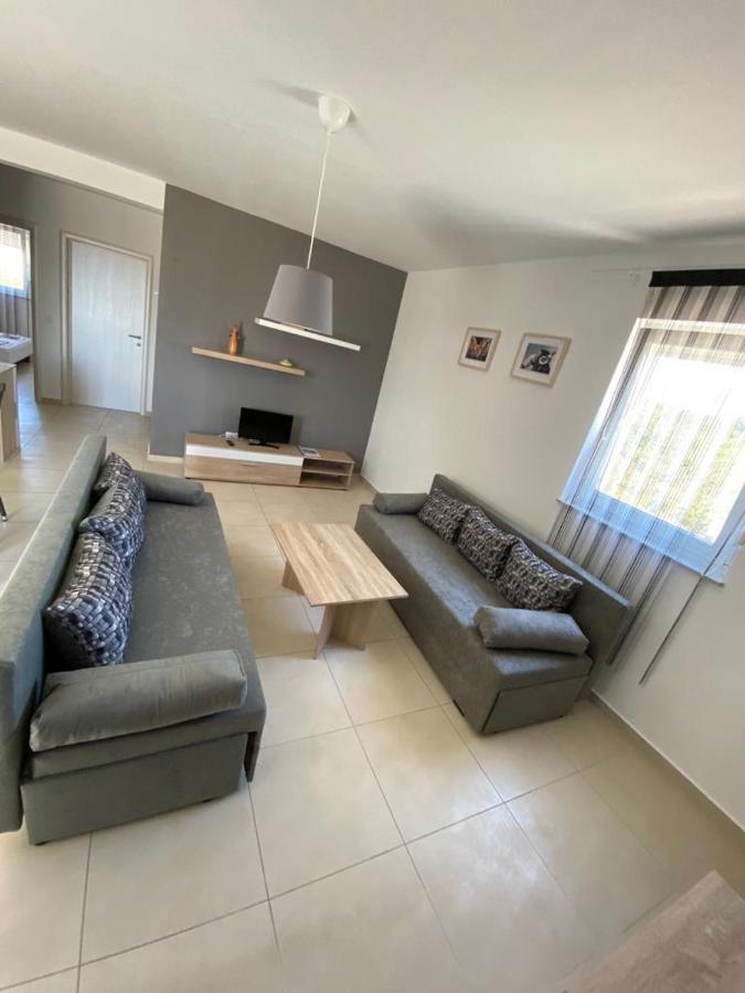 Apartments "Sun-Mauro" - Suitable For Groups Of People Novalja Exterior foto