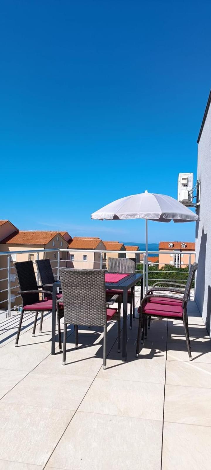 Apartments "Sun-Mauro" - Suitable For Groups Of People Novalja Exterior foto