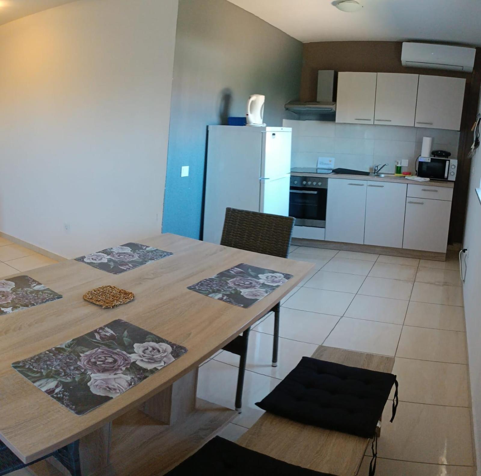 Apartments "Sun-Mauro" - Suitable For Groups Of People Novalja Exterior foto