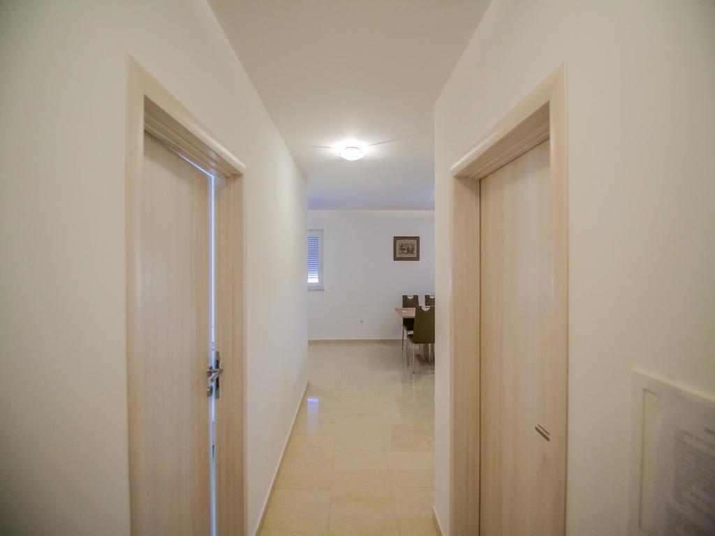 Apartments "Sun-Mauro" - Suitable For Groups Of People Novalja Exterior foto