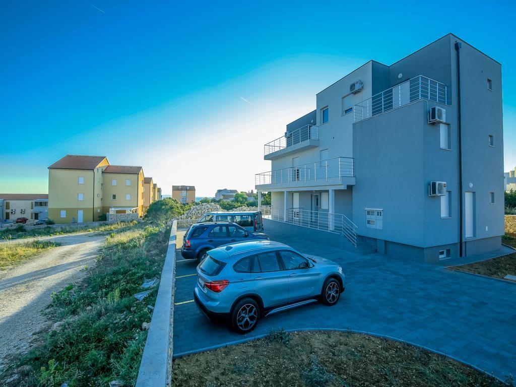 Apartments "Sun-Mauro" - Suitable For Groups Of People Novalja Exterior foto